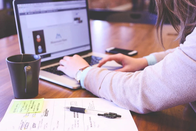 品牌全案策劃公司為企業的網站進行Web開發